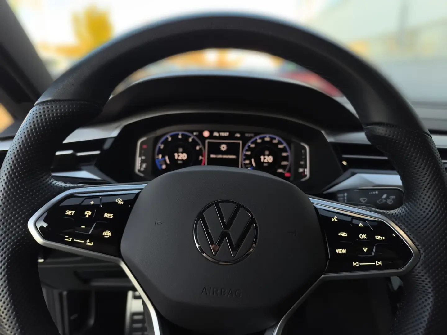 Arteon 2.0 TSI 4Motion R-Line *AHK*KAMERA*LED*