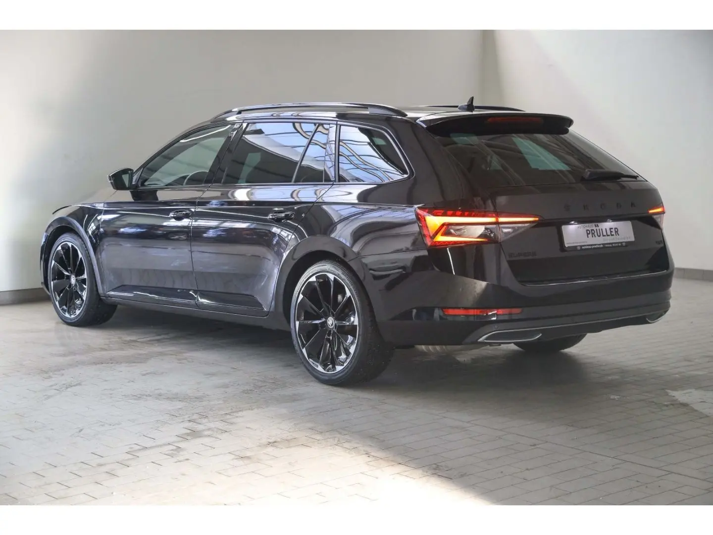 Superb Combi 2.0 TDI Sportline 4x4 DSG ACC+Kamer