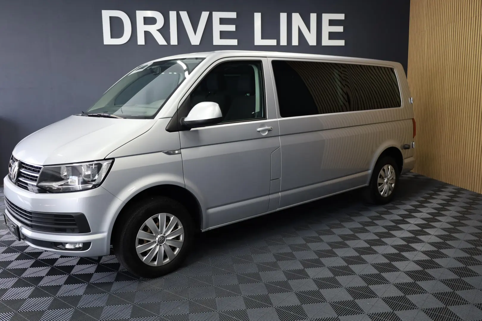 VW Caravelle DSG Lang Comfortline Bus