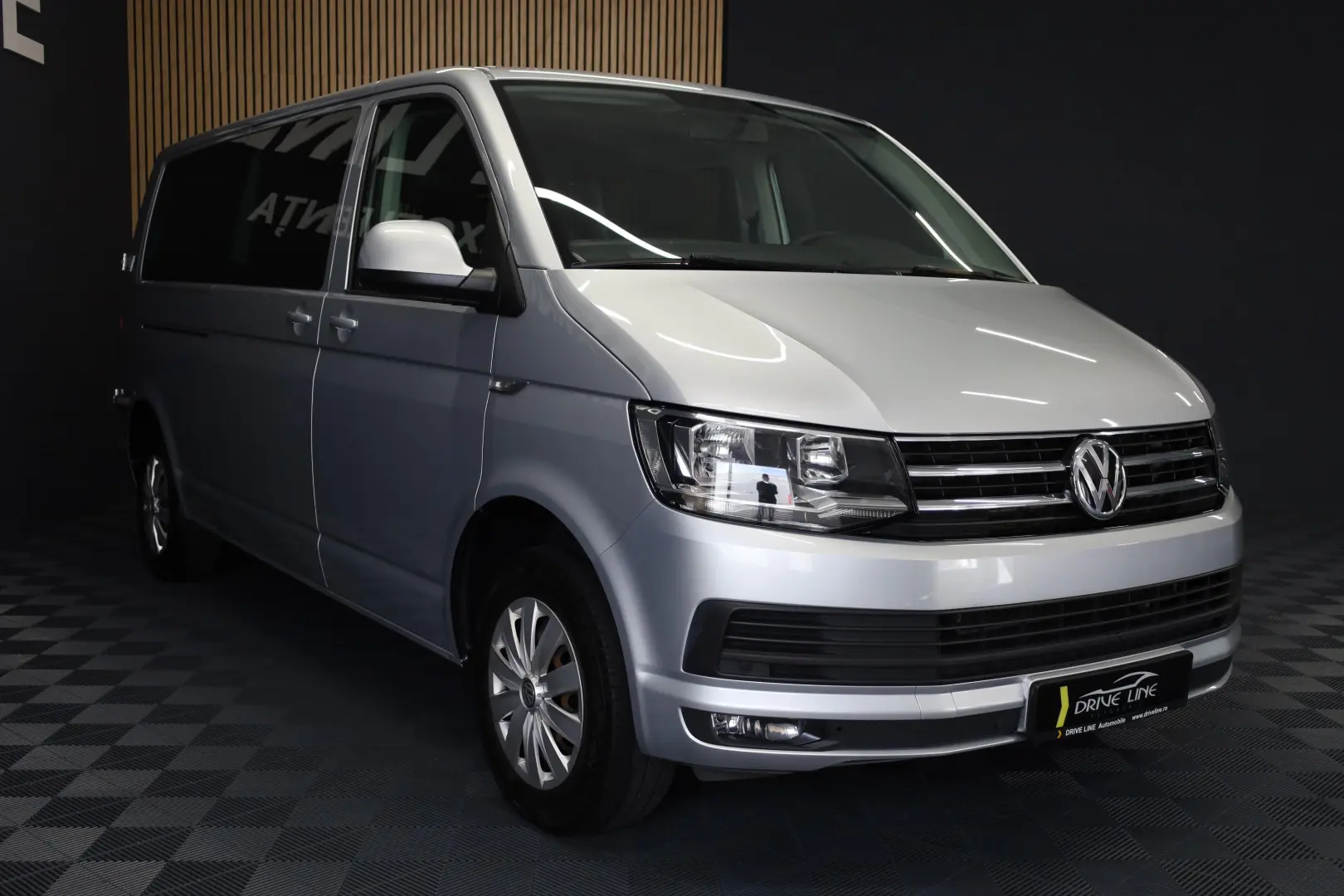 VW Caravelle DSG Lang Comfortline Bus