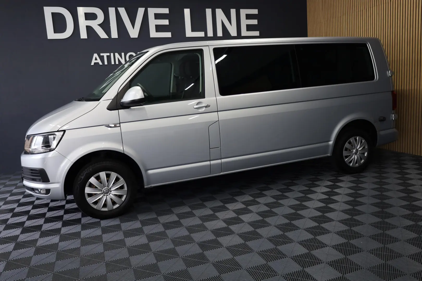 VW Caravelle DSG Lang Comfortline Bus