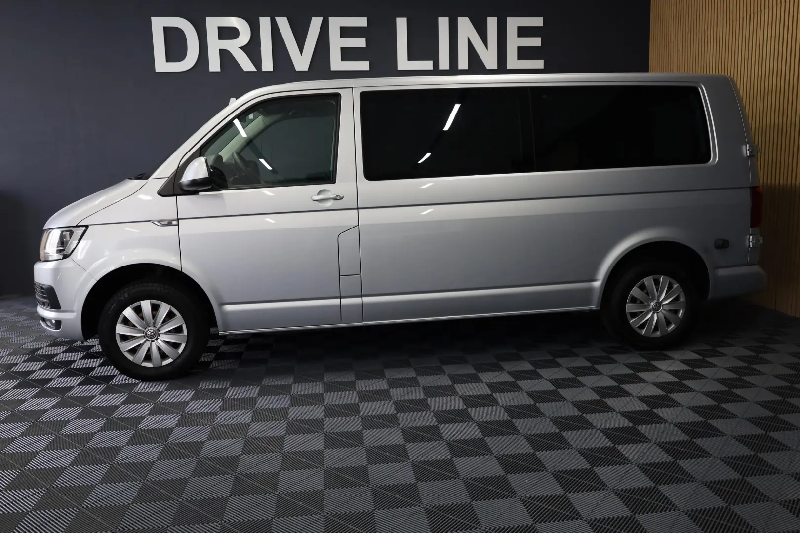 VW Caravelle DSG Lang Comfortline Bus