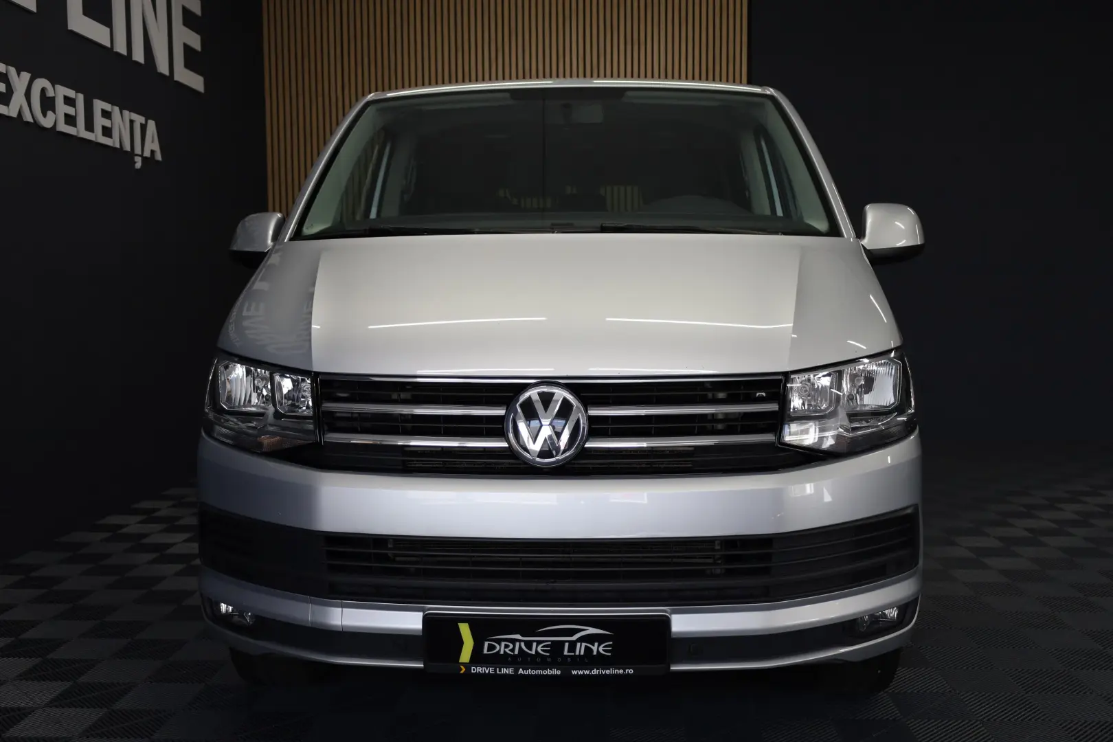 VW Caravelle DSG Lang Comfortline Bus