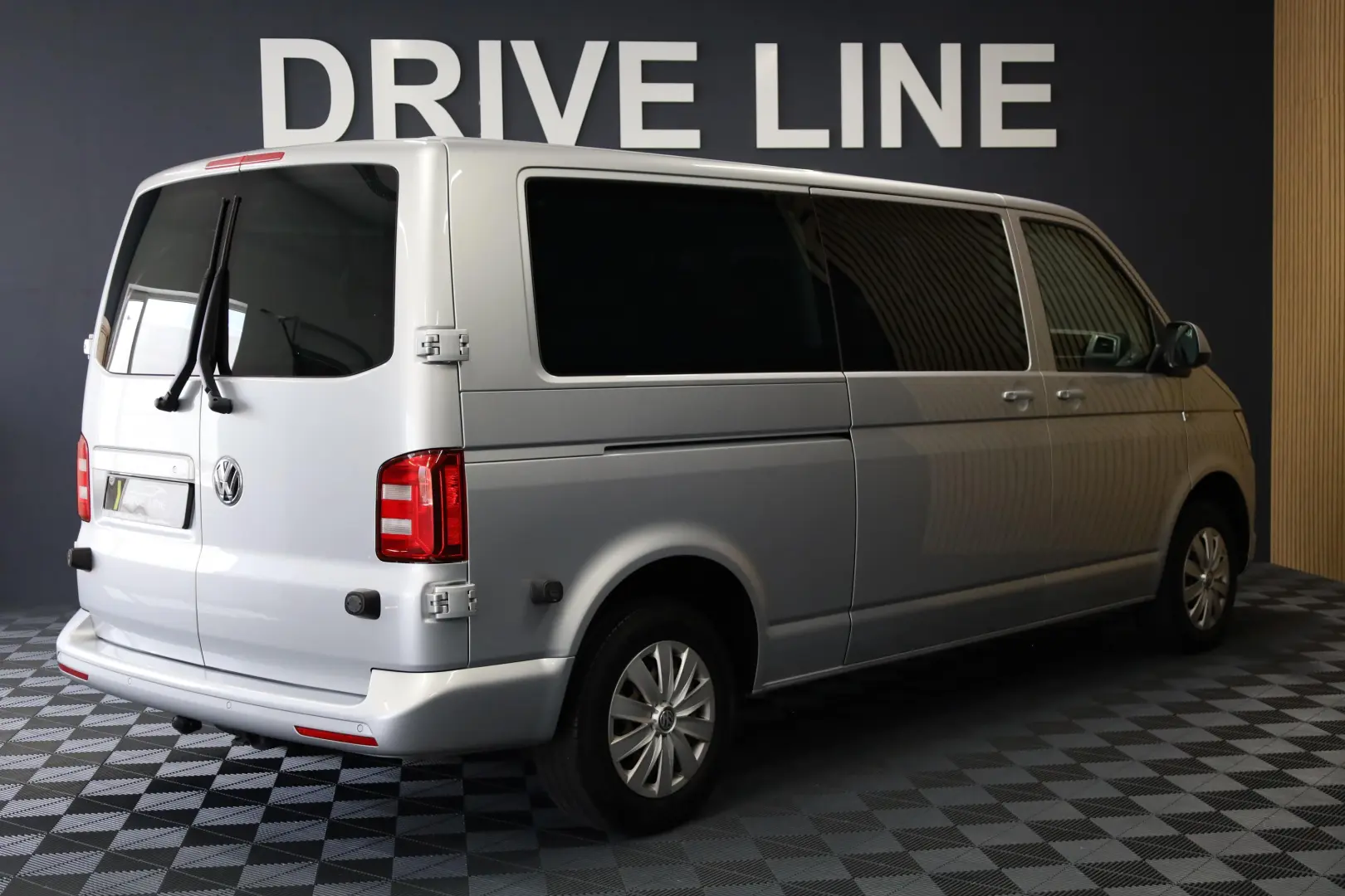 VW Caravelle DSG Lang Comfortline Bus