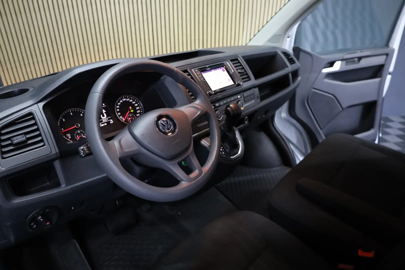 VW Caravelle DSG Lang Comfortline Bus