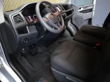 VW Caravelle DSG Lang Comfortline Bus
