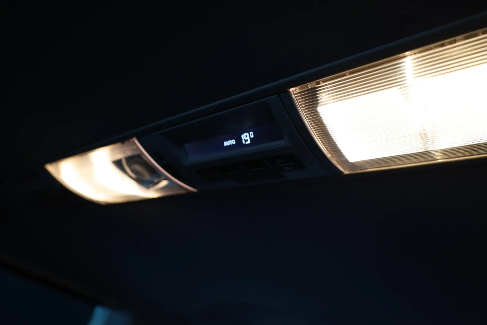 VW Caravelle DSG Lang Comfortline Bus