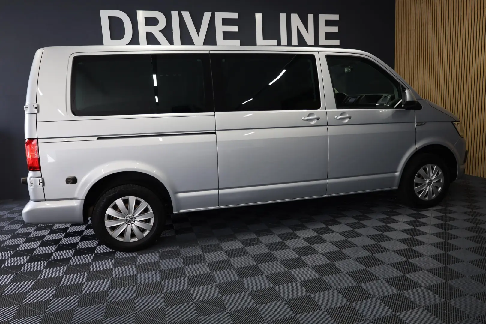 VW Caravelle DSG Lang Comfortline Bus