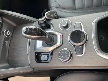 Alfa Romeo Stelvio Luxury Ti Q4 Navi Pano RFK AHK H&K