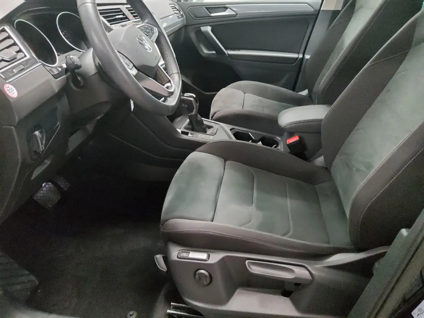 VOLKSWAGEN Tiguan 2.0 TDI Life ACC LED Massage LEASING
