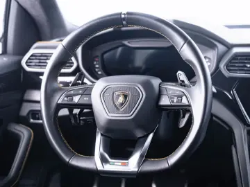 Urus °PANO°HUD°3-ZONE°360°SOFT°B&O°ACC°AHK° MEM°