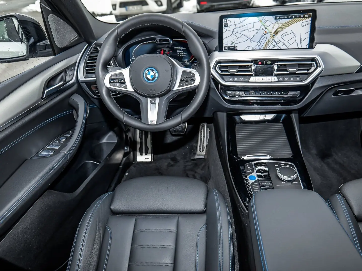 iX3 HUD PANO ACC AHK 360°KAM RFK NAVI Standh.