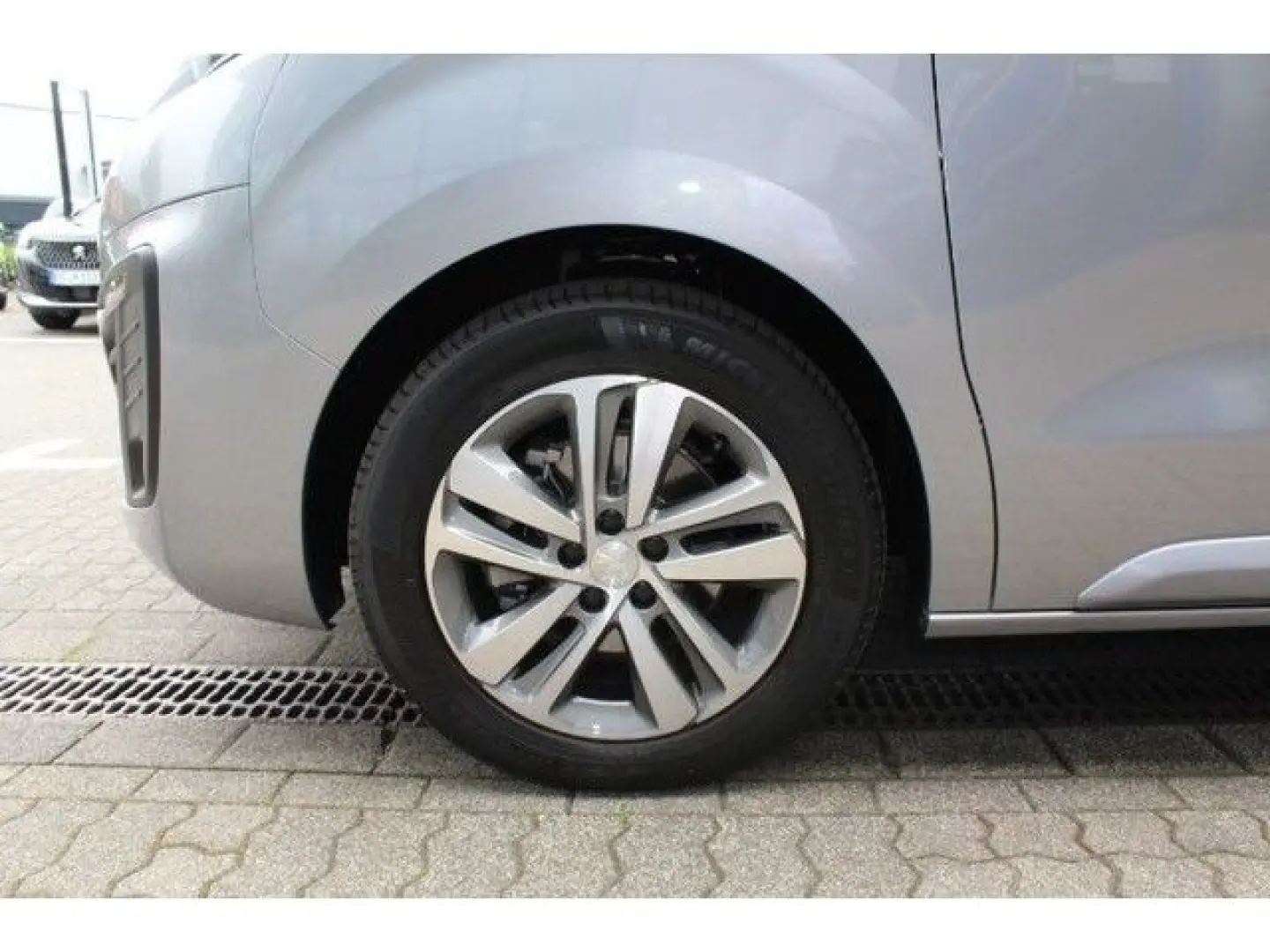 PEUGEOT Traveller L2 Active BlueHDI 140 EAT8 LEASING