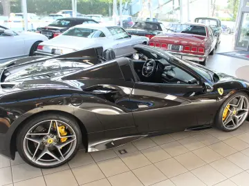 F8 Spider LIFT+Carbon+Kamera+Deutsches Fahrzeug