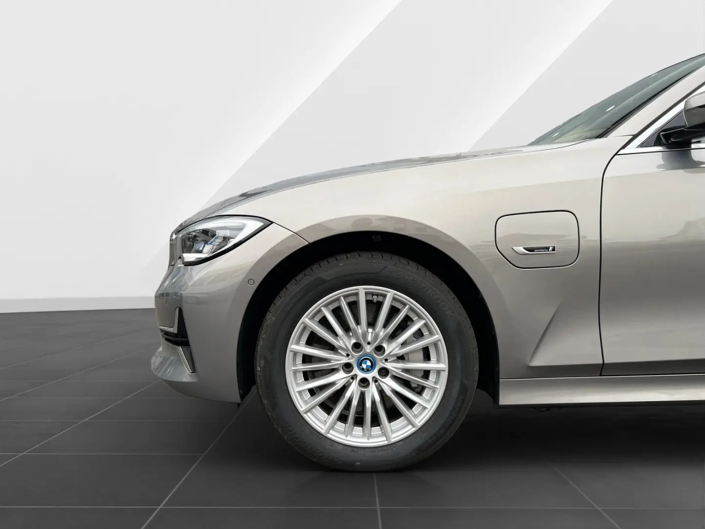 330e Touring |Luxury Line |AppleCarPlay |Laser |
