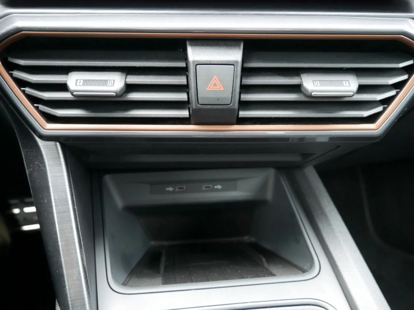 Formentor 1.4 TSI VZ e-Hybrid DCC NAVI ACC LED