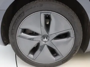 Model 3 Standard RWD Plus [ LFP ACCU+AUTOPILOT+6
