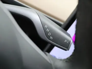 Model 3 Standard RWD Plus [ AUTOPILOT+60 kWh+PRE