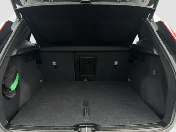 XC40 B4 Ultra Dark/StHz/Pano/Kam/20Zoll/ab 1,99%
