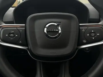 XC40 B4 Ultra Dark/StHz/Pano/Kam/20Zoll/ab 1,99%