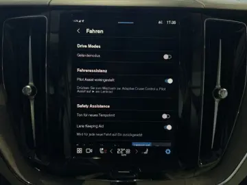 XC60 B4 Plus Dark ACC BLIS Pano Kamera Leder LED