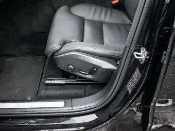 XC60 Plus Dark Recharge Plug-In Hybrid AWD T8 Tw