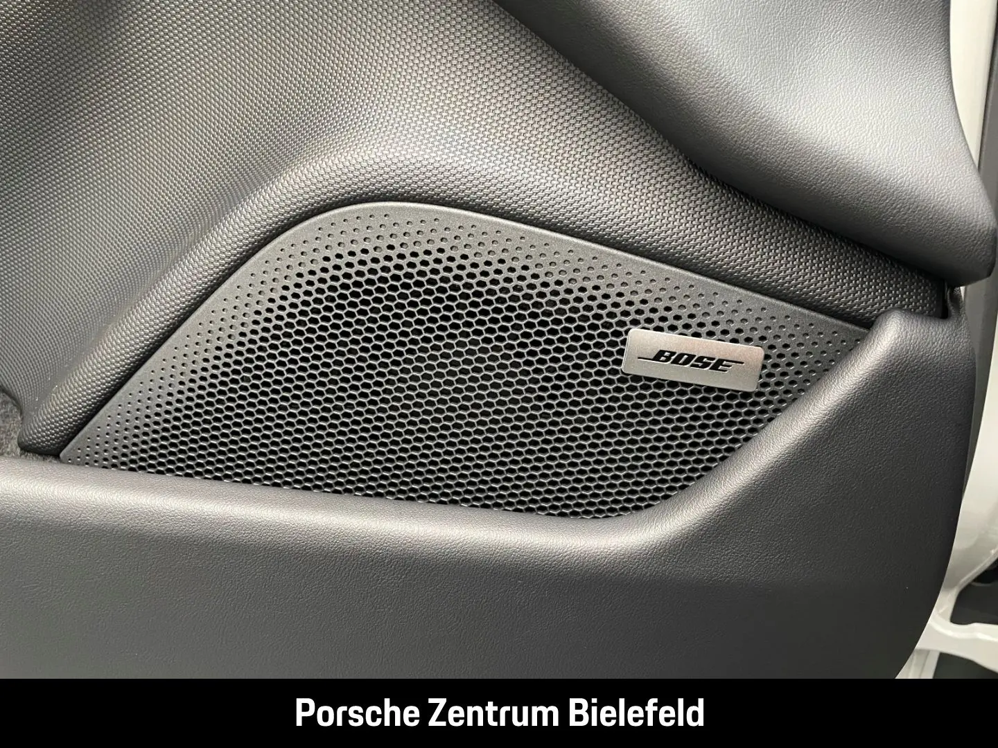 Taycan Sport Turismo BOSE Head-Up Surround-View