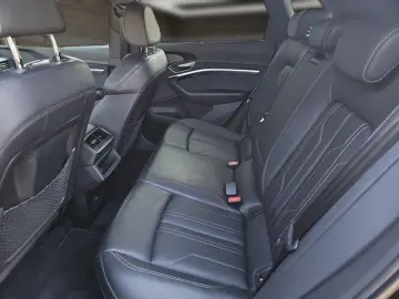 e-tron 50 quattro S line Matrix HUD