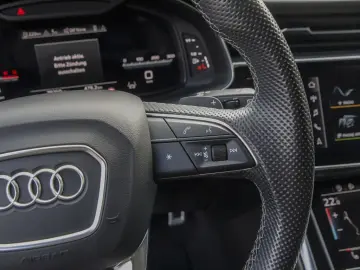 Q8 50 TDI S line competition + AHK Matrix Panora