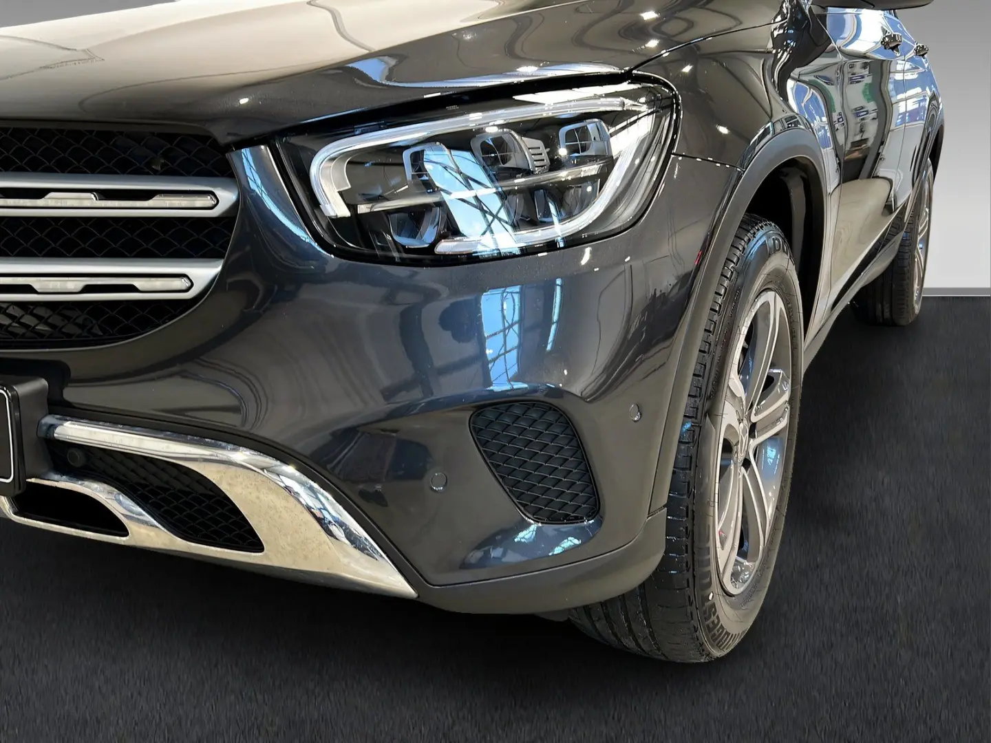 GLC 300 e 4M OFF-ROAD+MBUX+Kam+CarPl+LED+AHK+18