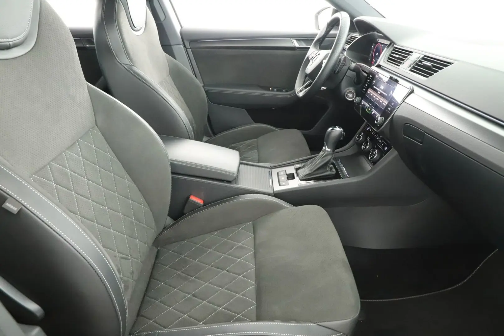 Superb 2.0 TDI 2023 Sportline, Automatik,
