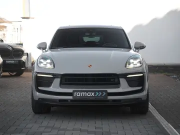MACAN  LUFTFEDERUNG-PANO-STANDH.-BOSE-21SPYDER