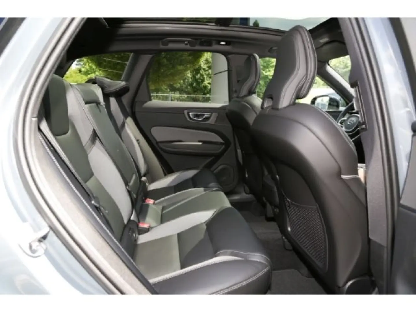 XC60 Plus Dark B4, Panorama ,AHK, Standheizung