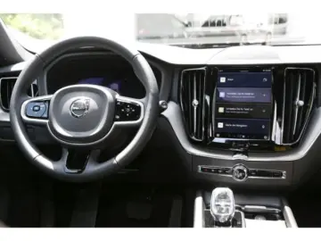 XC60 Plus Dark B4, Panorama ,AHK, Standheizung