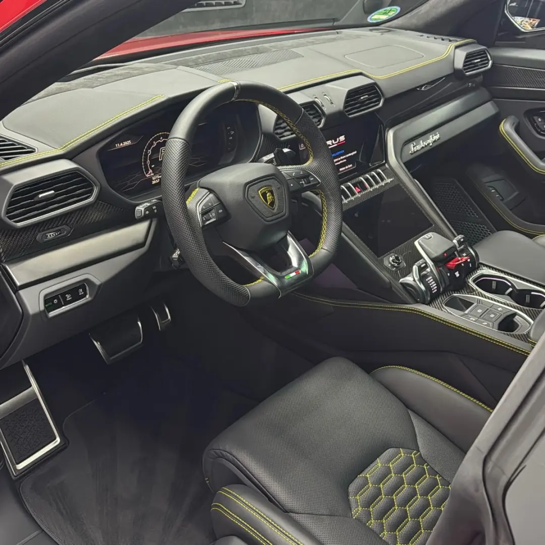 Urus -  ROSSO EFESTO B&O PANO 23Z Q-CITURA CARBO