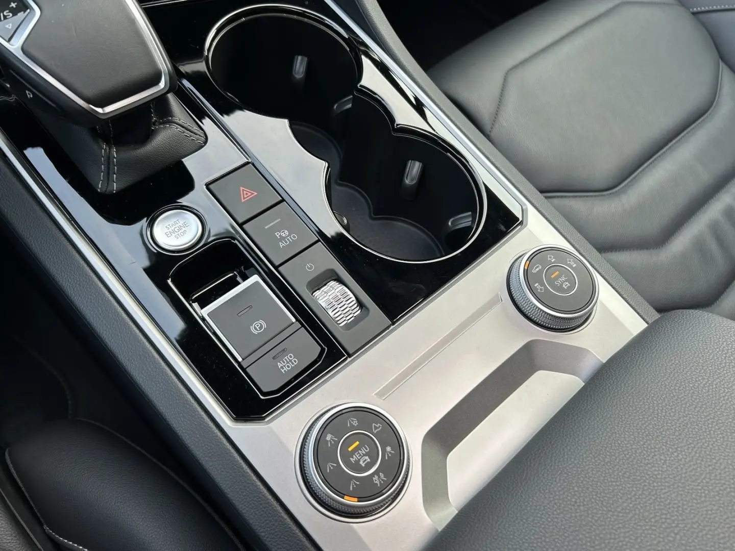 Touareg R-Line Black-Line AHK Leder Matrix