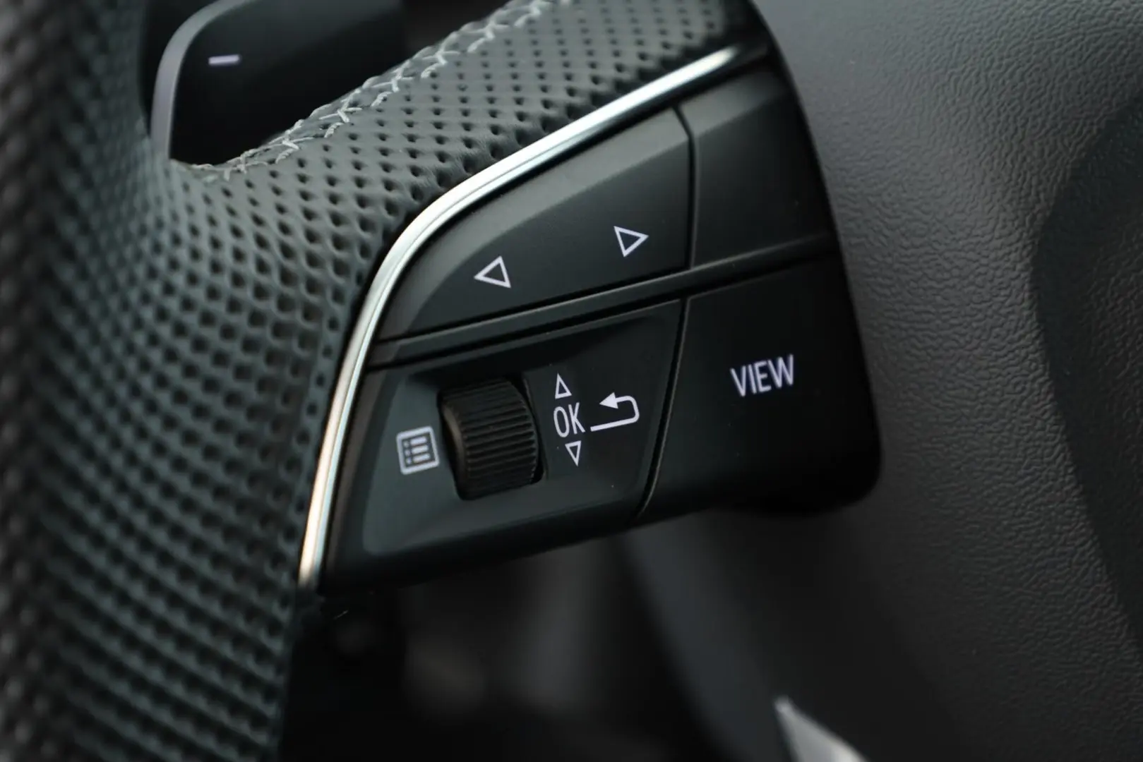 SQ8 SUV TFSI Valcona Matrix Pano BangO ACC 23