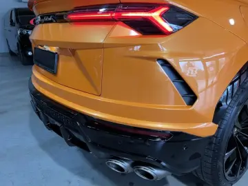 Lamborghini Urus CARBON R23 HUD AKRAPOVIČ