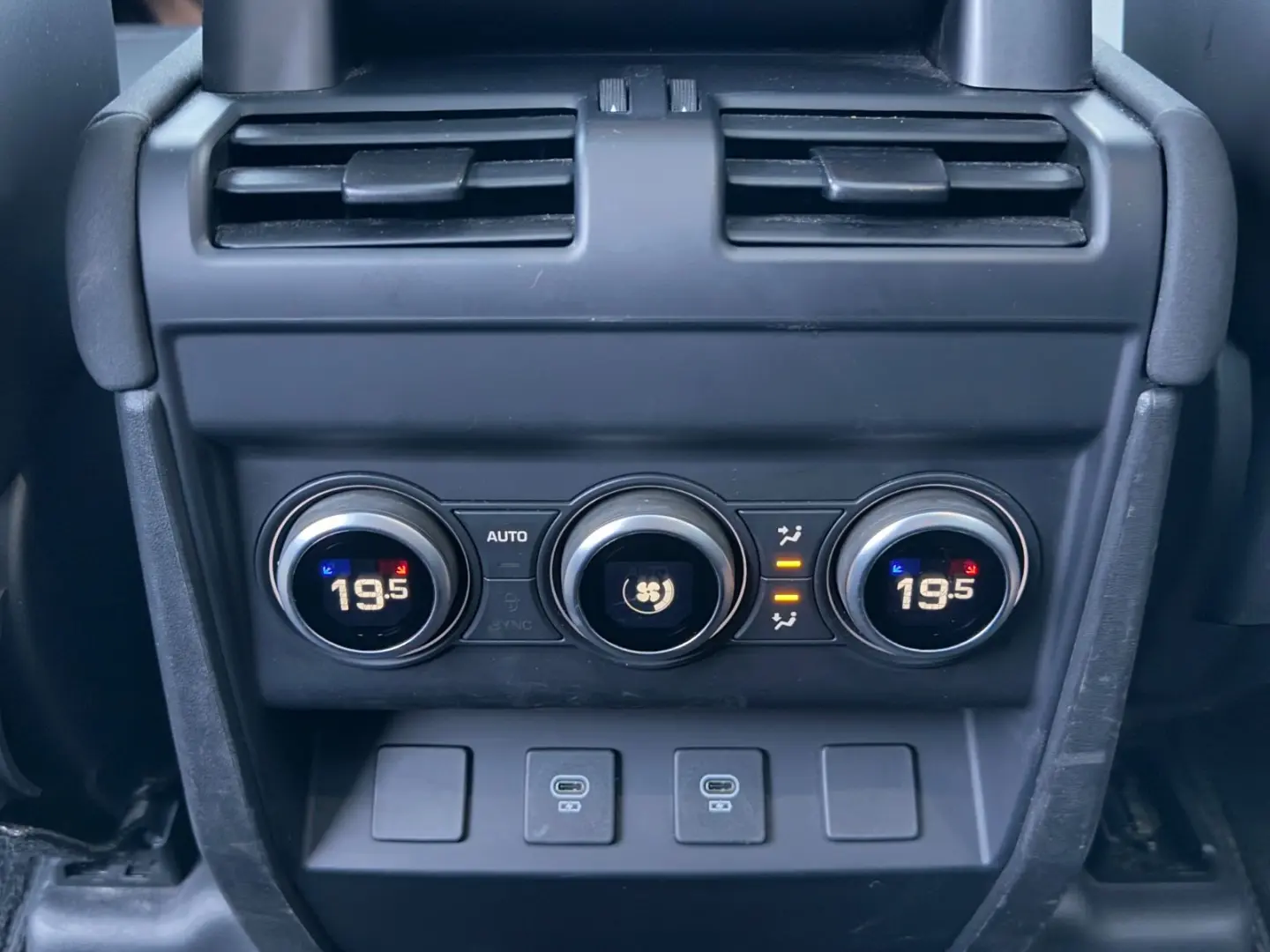 Defender 110 X-Dynamic SE Black Pano/7 Sitzer