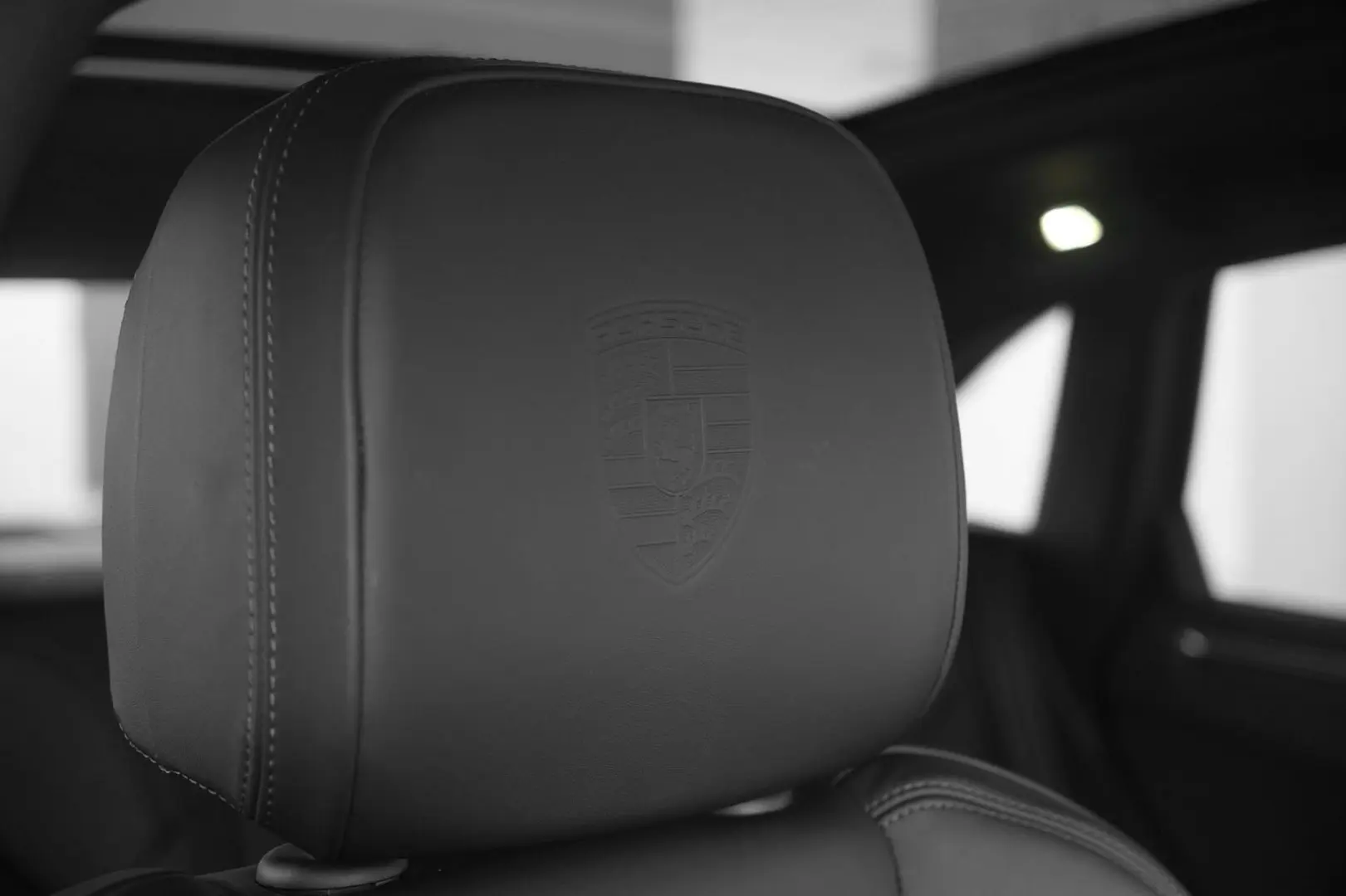 MACAN  LUFTFEDERUNG-PANO-STANDH.-BOSE-21SPYDER
