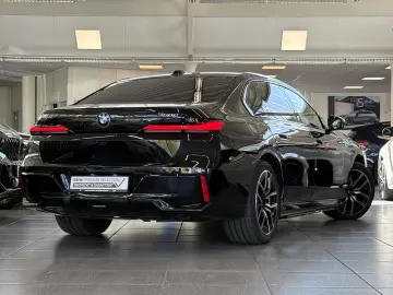 BMW 750 e xDrive M Sport Pro TV