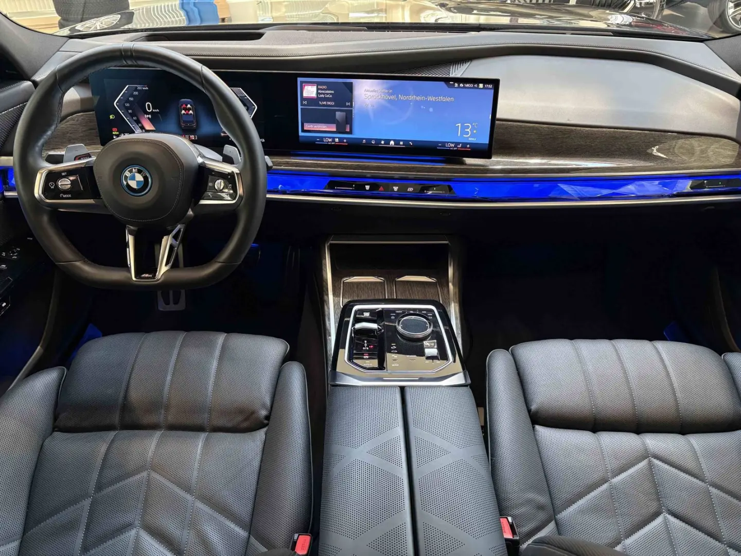 BMW 750 e xDrive M Sport Pro TV