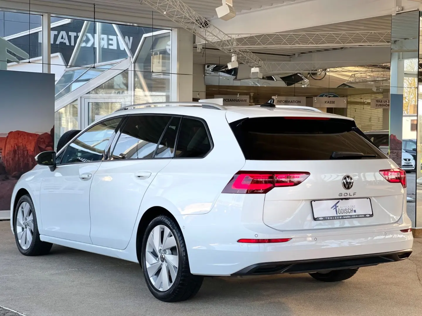 Golf*8*2.0 TDI*Variant*DSG*PANO*STANDHZG*DCC*CAM