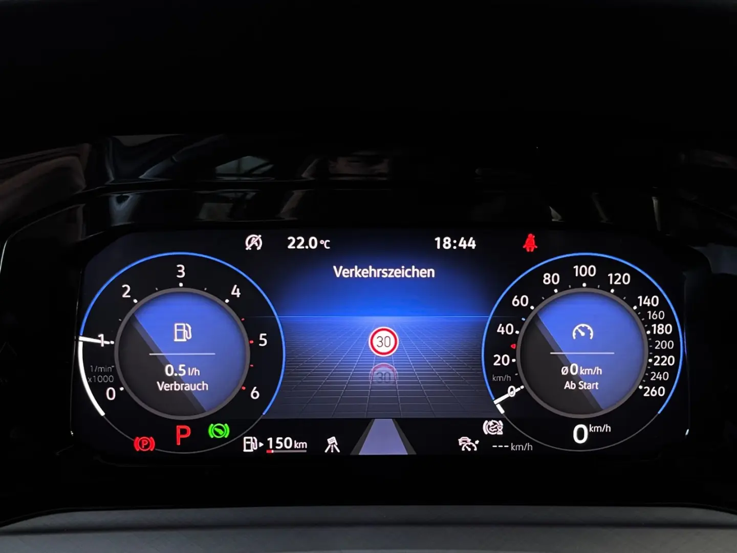 Golf*8*2.0 TDI*Variant*DSG*PANO*STANDHZG*DCC*CAM