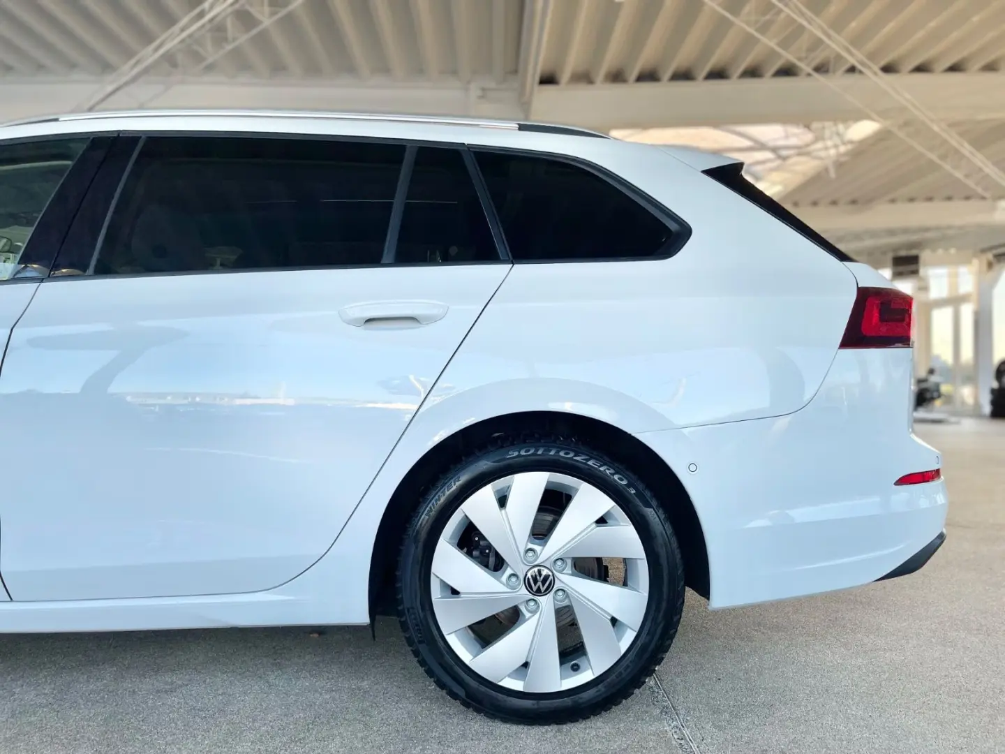 Golf*8*2.0 TDI*Variant*DSG*PANO*STANDHZG*DCC*CAM