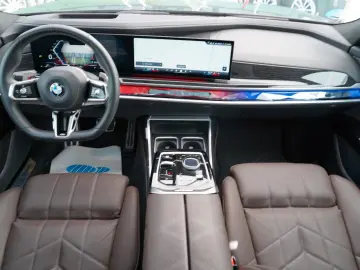 740d xDrive M Sport ICONIC SKYLOUNGE 360 HUD SOF