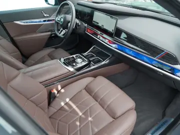 740d xDrive M Sport ICONIC SKYLOUNGE 360 HUD SOF