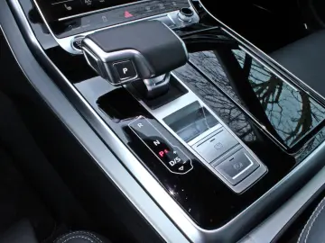 Q7 50TDI S LINE BLACK PANO HUD STHZ AHK MATRIX