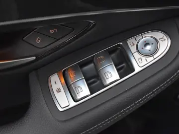 GLC 220 d COUPE 4M AMG LINE*KAMERA*AHK*LED*NAVI