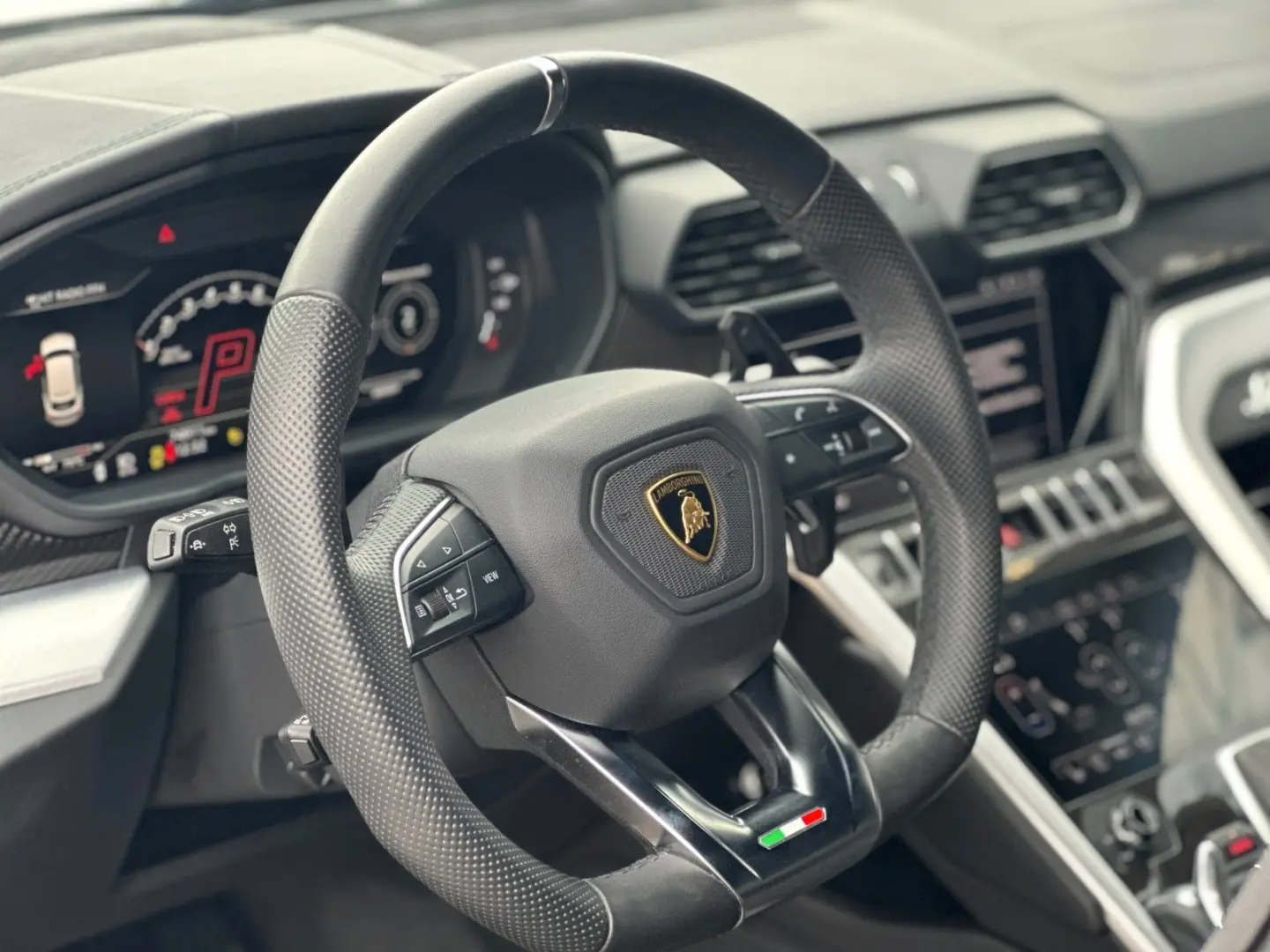 Urus 4.0 V8 /Carbon Pack/HuD/23/Sportabgasanlage
